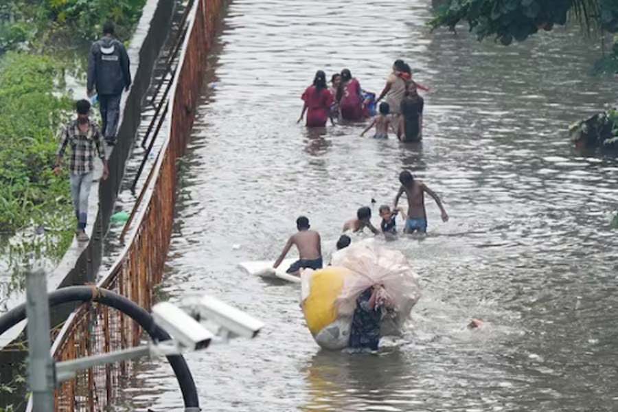 Mumbai Rain Update: IMD issues 'red' alert