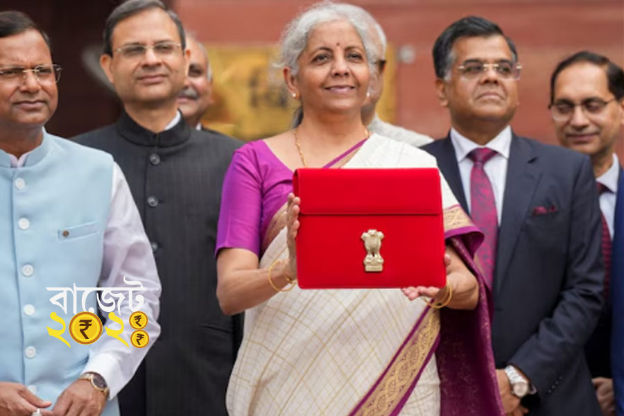 Nirmala Sitharaman is in vain to fill the minds of small investors