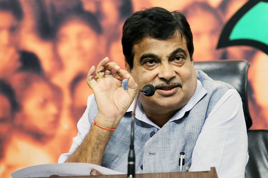 Gadkari invokes LK Advani's remarks to caution BJP