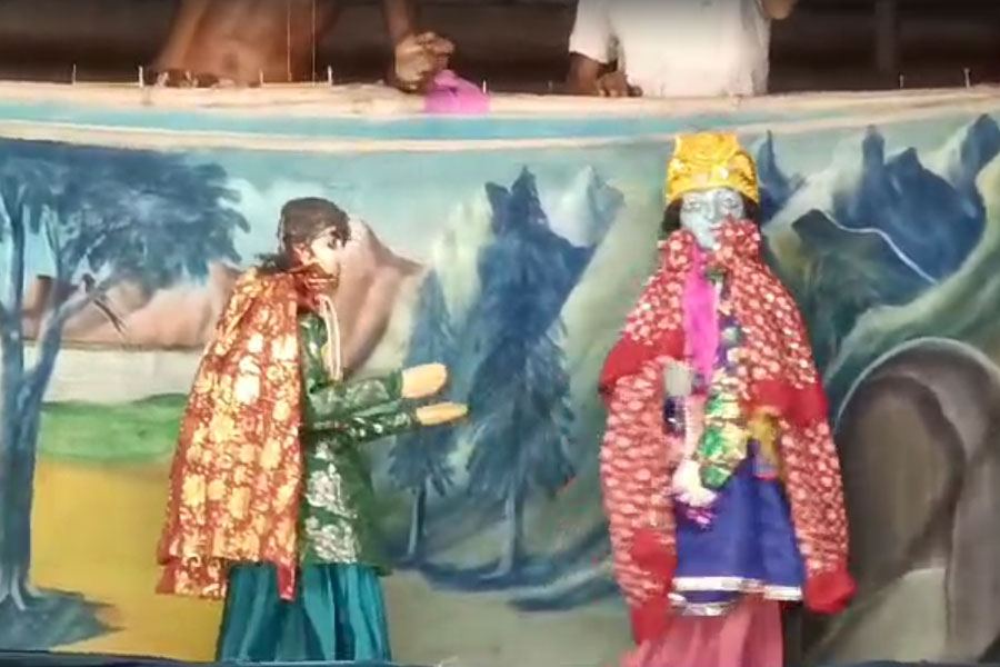 Puppet Dance: people enjoy old age traditional culture in Hooghly during Rath Yatra fair