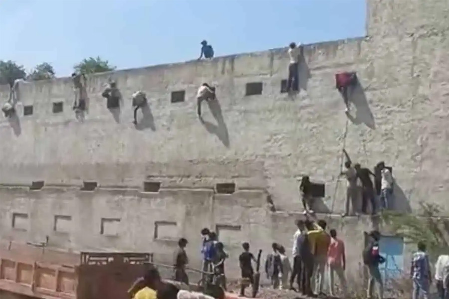 Flying Squad Climbs Wall and Crashes Rajasthan School Exam