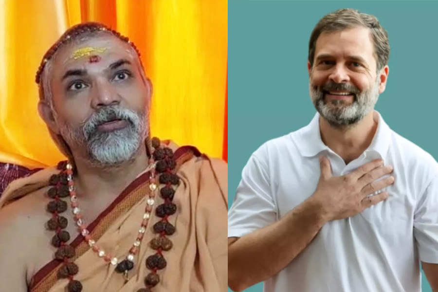 Swami Avimukteshwarananda backs Rahul Gandhi