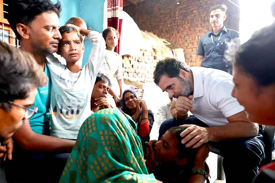 Congress Leader Rahul Gandhi reaches Hathras to meet stampede victims