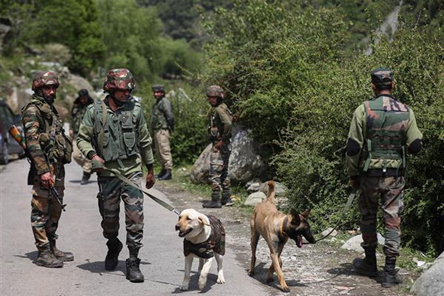 Terrorists attacked the army camp in Rajouri, jawan injured