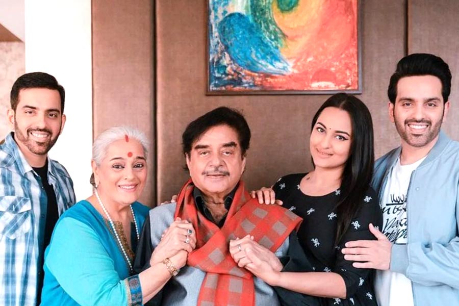 Shatrughan Sinha reportedly Discharged from Hospital, Son Luv Brings Him Home