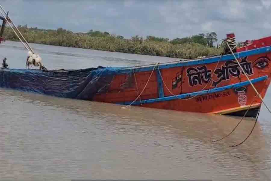 Troller drowned in Digha, no causalities