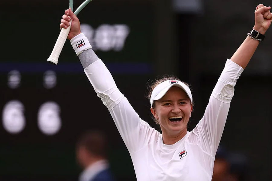 B Krejcikova wins vs Jasmine Paolini in Wimbledon Final