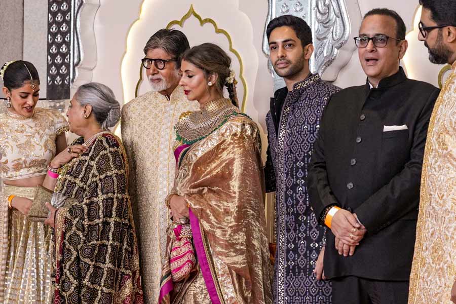 aMITABH-aMBANI