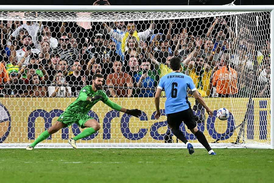 Uruguay beats Brazil to reach Copa America semifinal
