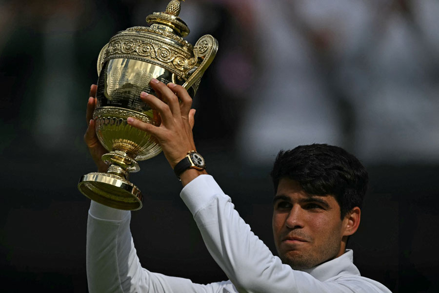Carlos Alkaraz beats Djokovic and wins Wimbledon