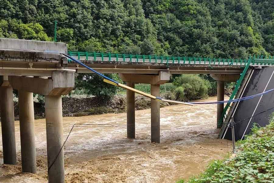 Atleast 15 dead as China bridge collapsed due to flash floods after heavy rain