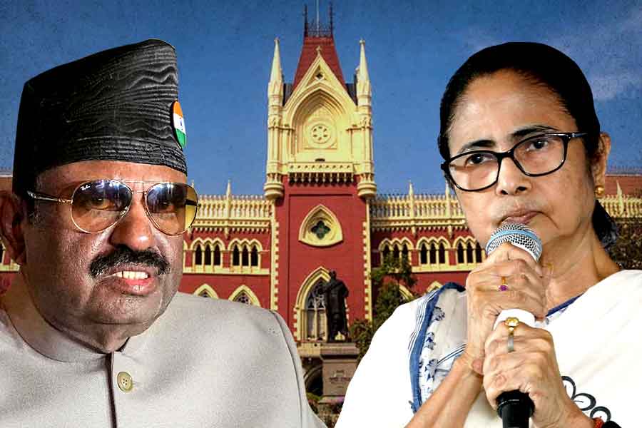 Mamata Banerjee can comment on governor, division bench of Calcutta high court orders
