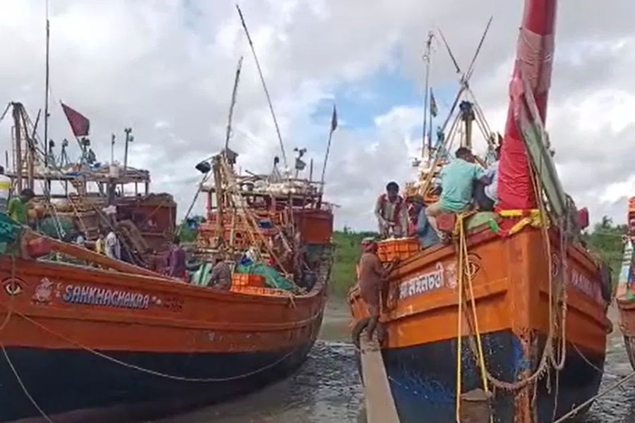 Fishermen are bans to going Digha sea for 6 days