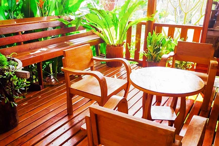 How to maintain wooden furniture during Rainy season, here's tips