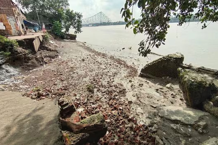 Many buildings of Kolkata are devastated due to ganga erosion