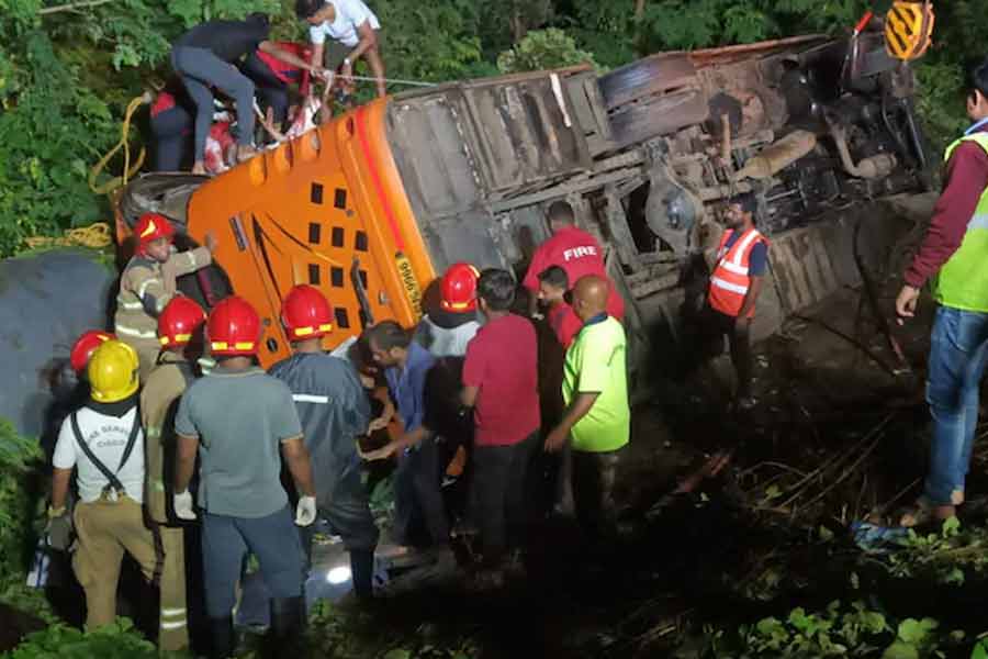 5 Pilgrims Killed After Bus Collides With Tractor On Mumbai