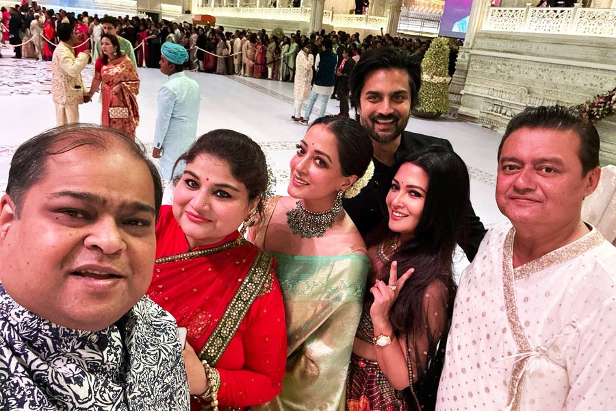 Anant Ambani-Radhika Merchant Reception LIVE Updates: Tollywood star Saswata, Raima, Ria, Yash, Nusrat at Ambanis' Mangal Utsav