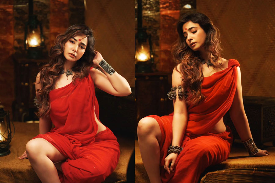 Actress Srijla Guha's Bold look in Red Saree