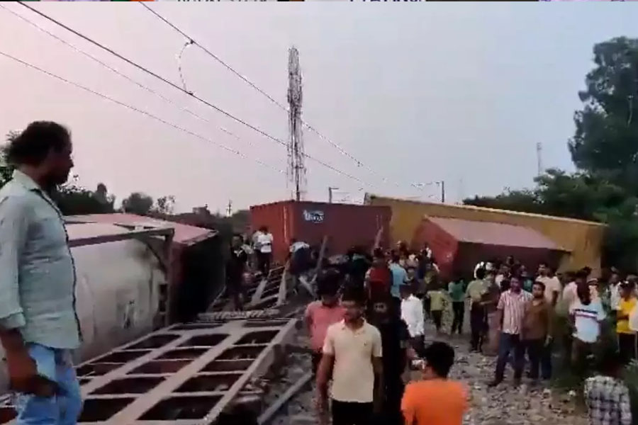 Around 7 coaches of a goods train derailed in Uttar Pradesh