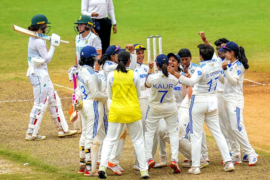 Indian Women team beats South Africa by ten wickets