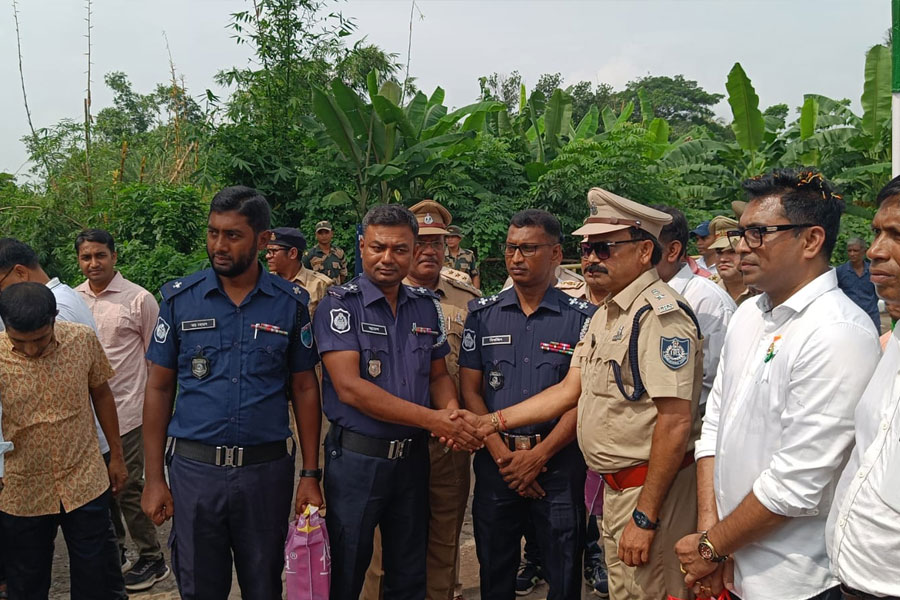 Independence Day 2024: Brotherhood picture seen in India-Bangladesh border