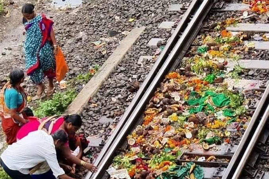 Residents of Kadambagachi worshiped trains to prevent accidents