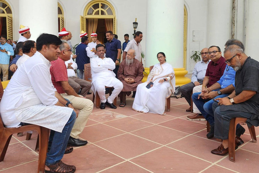 'Not a single drop of water', WB CM Mamata Banerjee says after attend tea party in Raj Bhavan