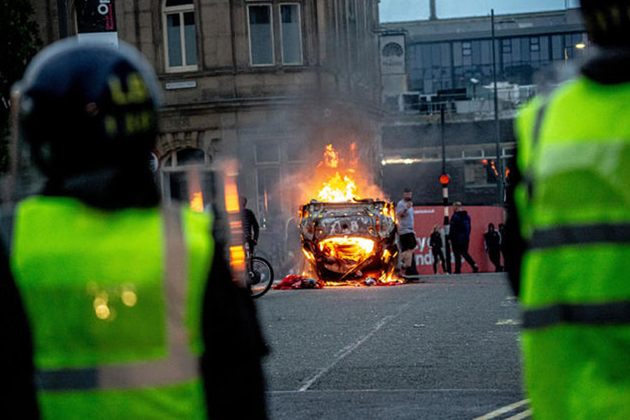 Anti-Immigration protests rage in UK, PM warns protesters