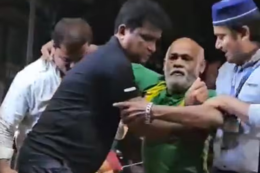 Viral video of Vinod Kambli sparks speculation