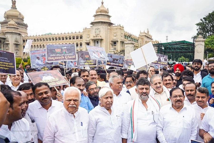 Congress Raj Bhavan chalo against alleged misuse of Karnataka governor office