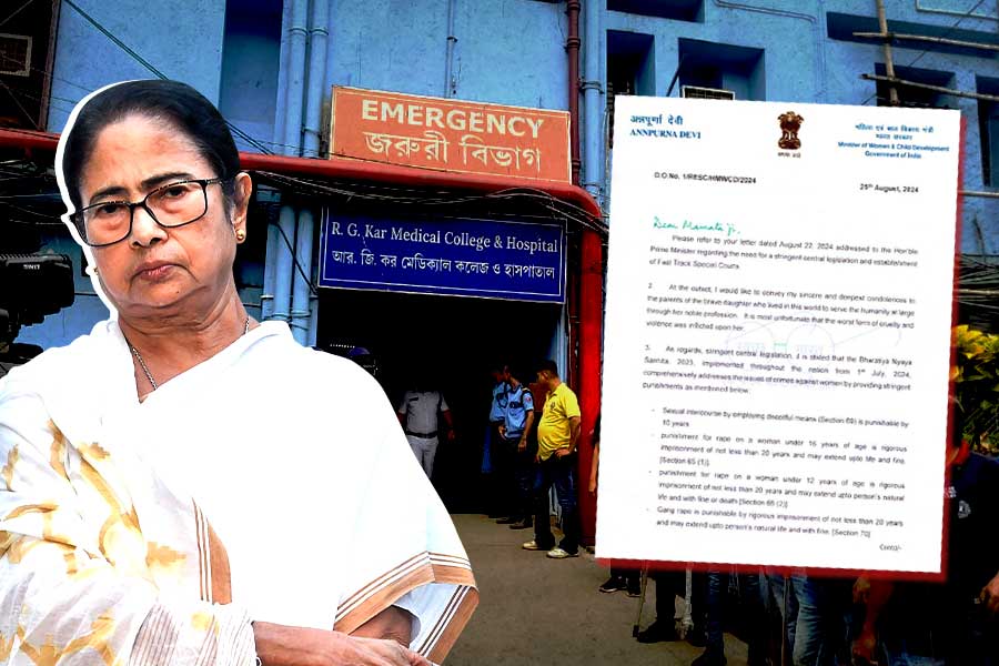 Centre writes to Mamata Banerjee's in R G Kar Case