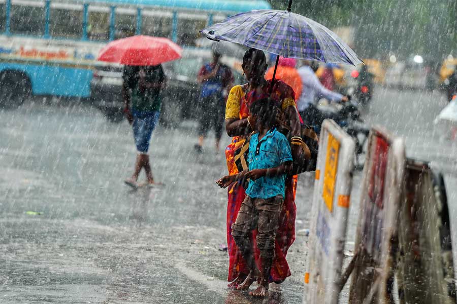 WB Weather Update: MeT predicts rain in Sunday in Kolkata and adjacent area