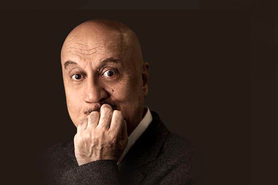 OMG! Anupam Kher's face on fake notes