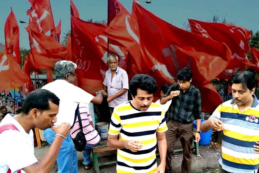 CPM alerted about tea break before voting during party summit