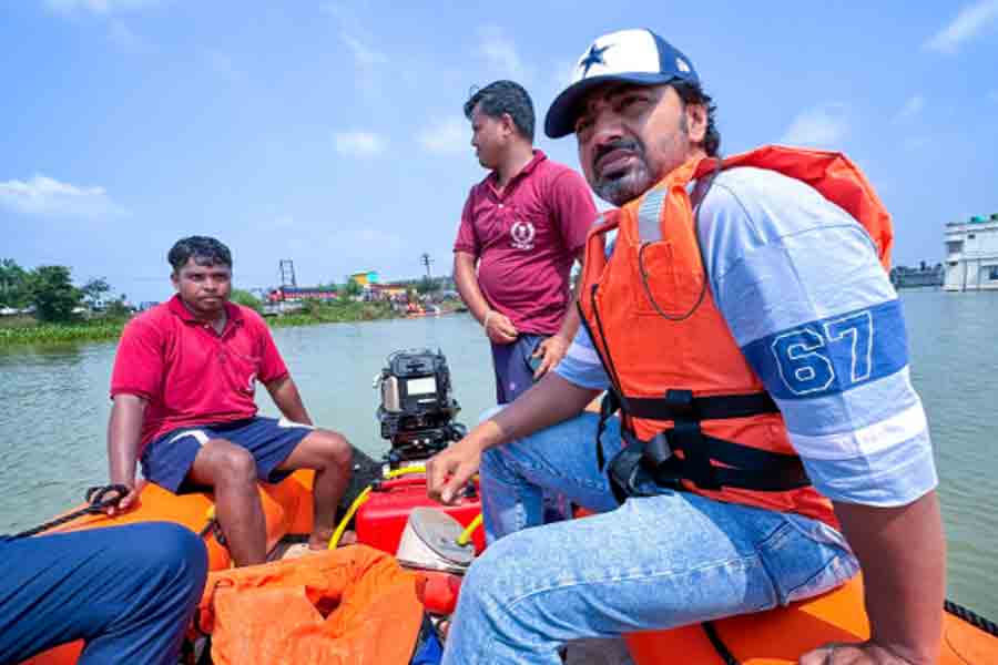 Dev visits Ghatal to inspect flood situation