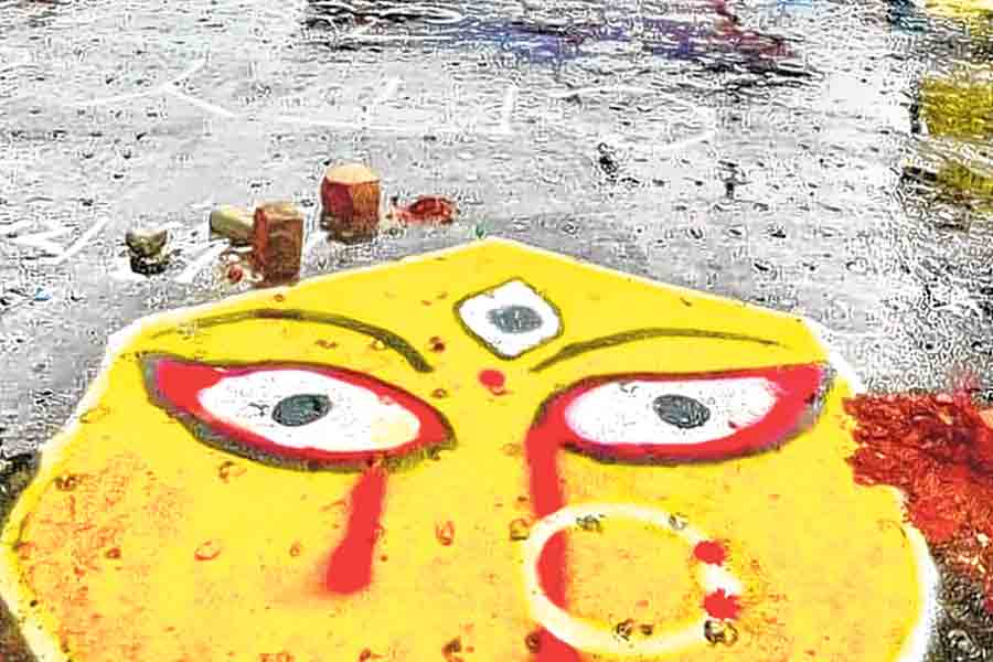 Road painting depicting goddess Durga at Salt Lake sparks row