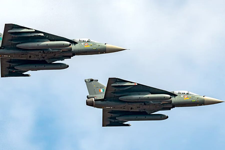 Now Egypt eyes on Tejas and Dhruv as high-level delegation visits HAL