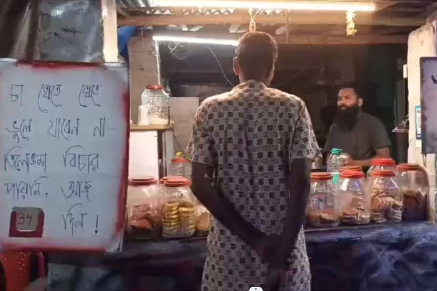 RG Kar protest: tea seller joins unique protest to remind people not to forget about justice