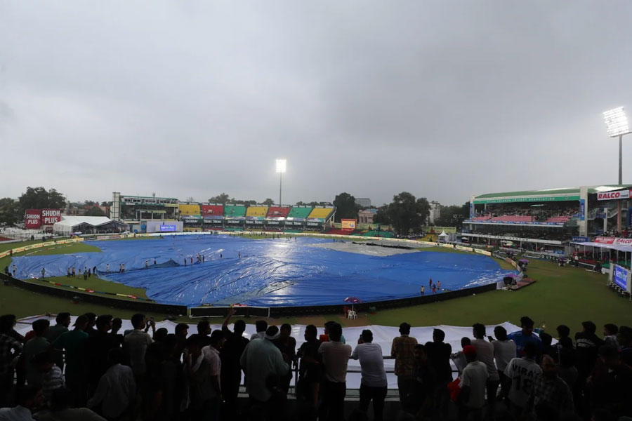 IND vs BAN: Bangladesh is fighting in second test as rain forces early stumps