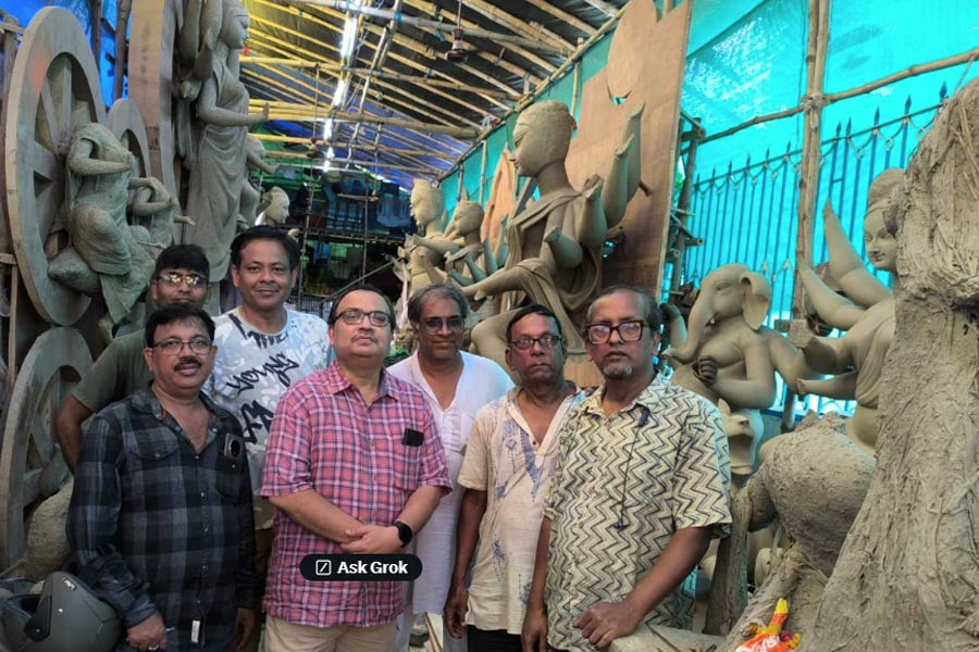 Durga Puja 2024: Kunal Ghosh visits Kumortuli to send message to smooth work along with demand for justice