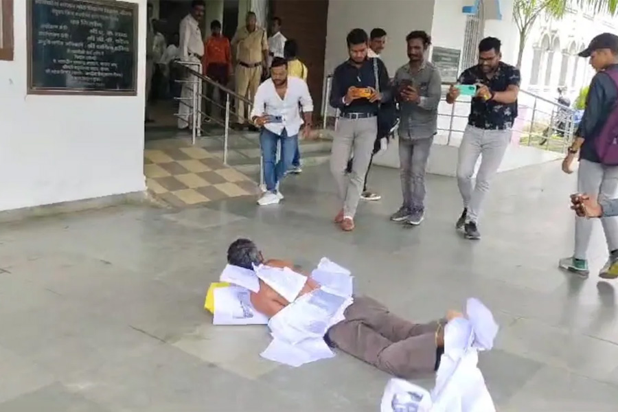 Madhya Pradesh Man Rolls Outside Collector's Office With Garland Of Complaint Pages