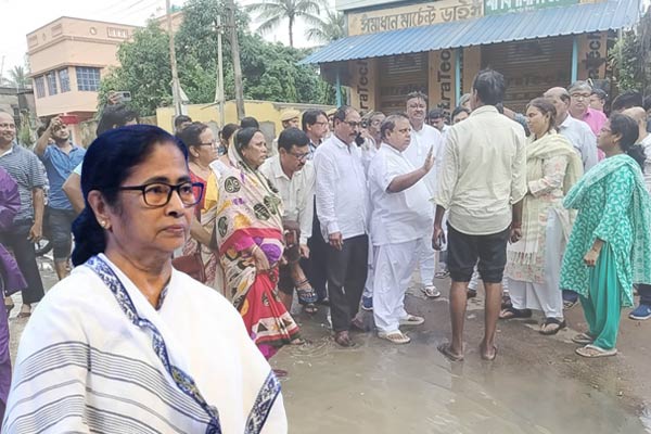 WB CM Mamata Banerjee directs ministers to be active in flood situation