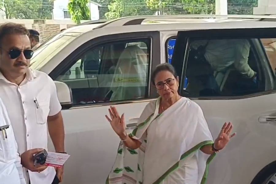 'No bandh, politically motivated step', says CM Mamata Banerjee on hill strike over tea gardens problem