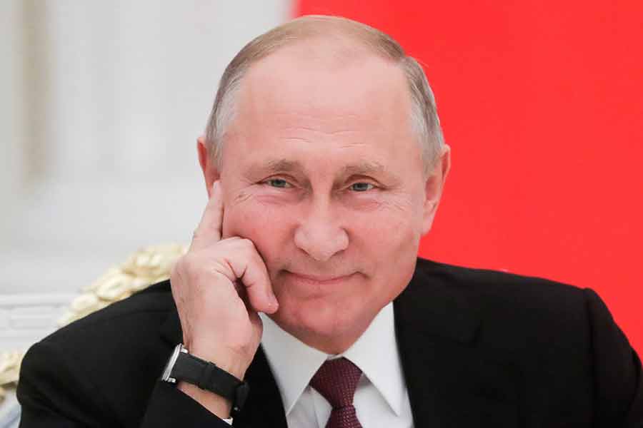 Vladimir Putin wants Russians to have physical relation during work breaks