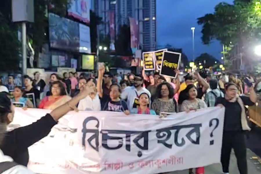 RG Kar Protest Live Update: Parents of lady doctor joins in rally