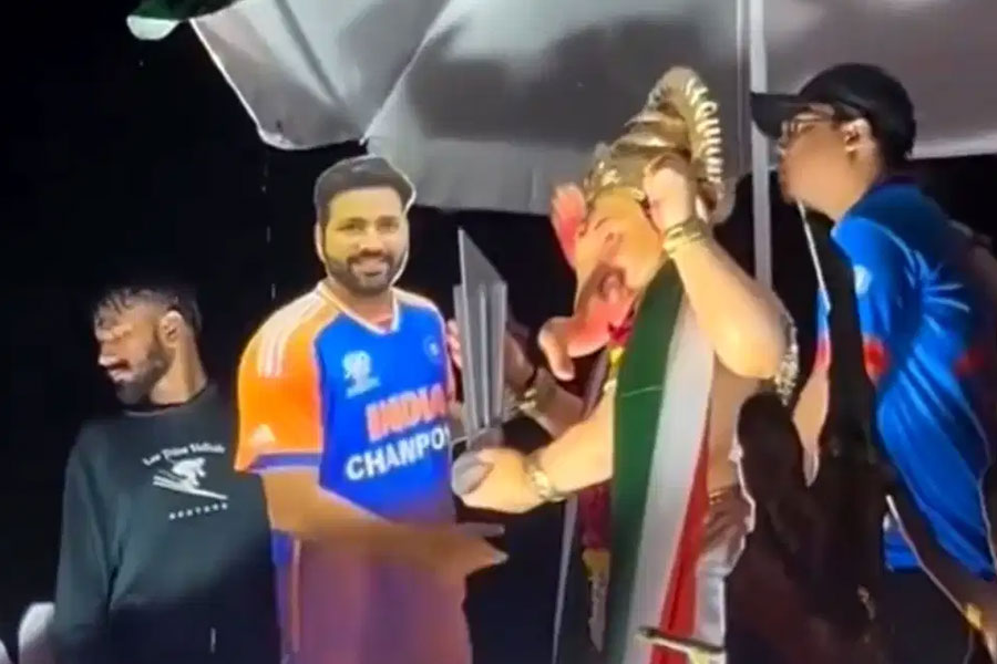 Viral video of Rohit Sharma and T20 World Cup become part of Ganesh Chaturthi festivities