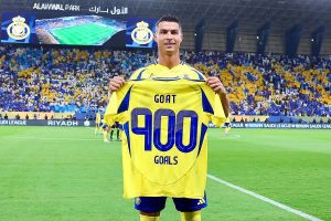 Cristiano Ronaldo gets 'GOAT' tribute as AL Nassr felicitate him with 900 Goals jersey