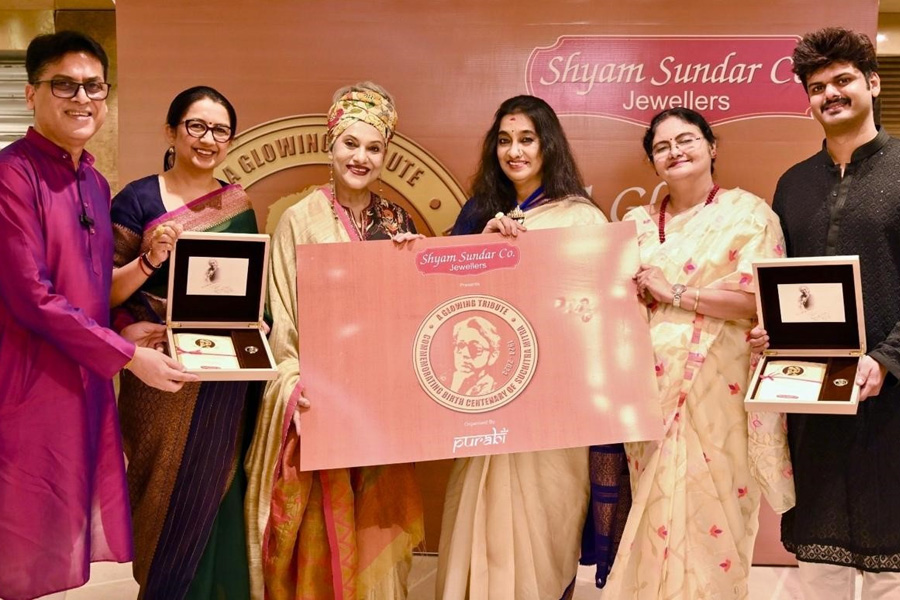 Shyam sundar Jewelers pays homage to Suchitra Mitra