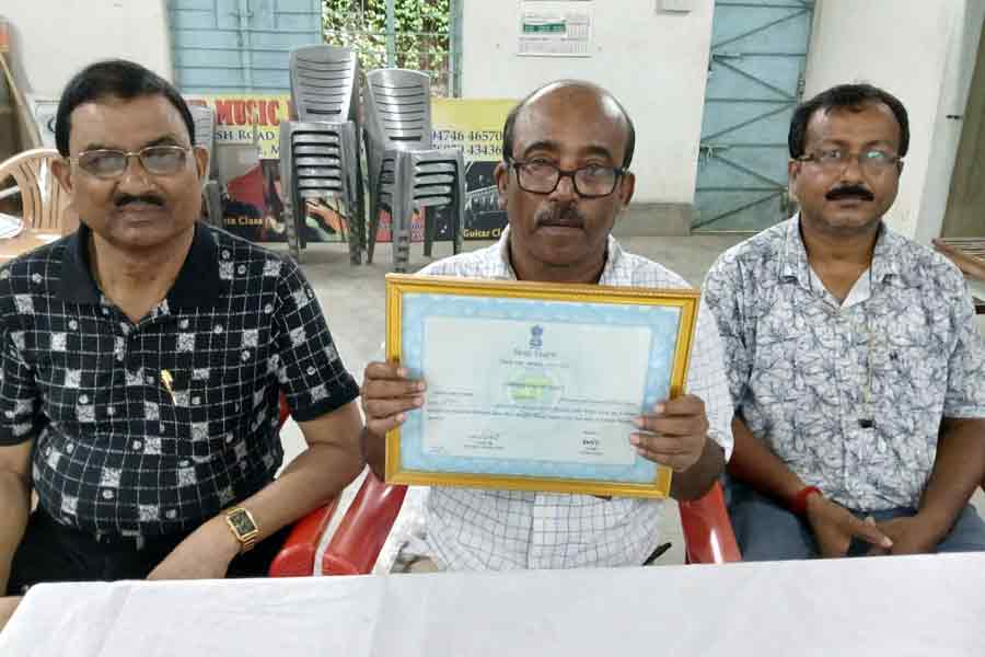 Murshidabad teacher returned his Sikkha Ratna award