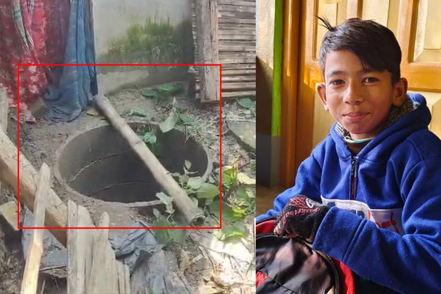 Thirteen years old student died after collapsing cover of well in house at Bongaon